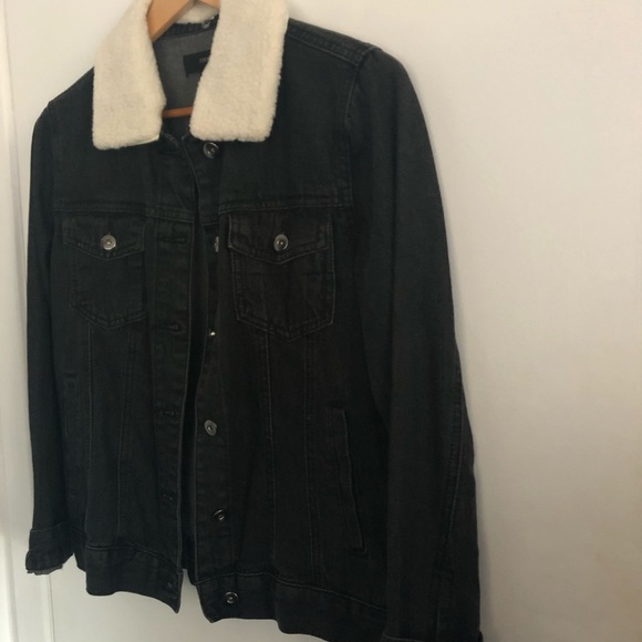 Black jean jacket with fur - Picture 2 of 3